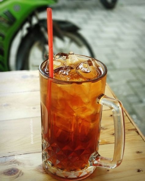 sebuah es teh manis